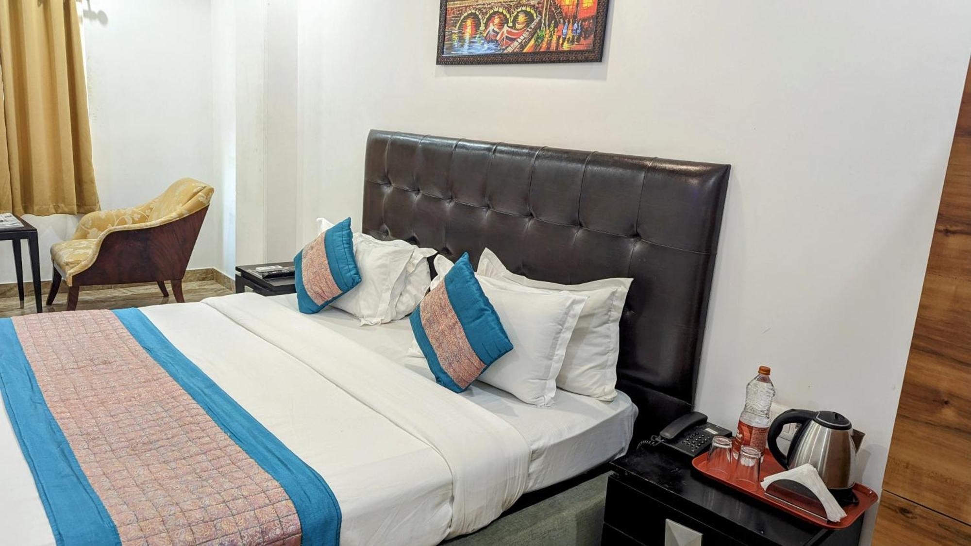 Hotel Moon Taj Near Yashobhoomi Convention Centre Deli Exterior foto