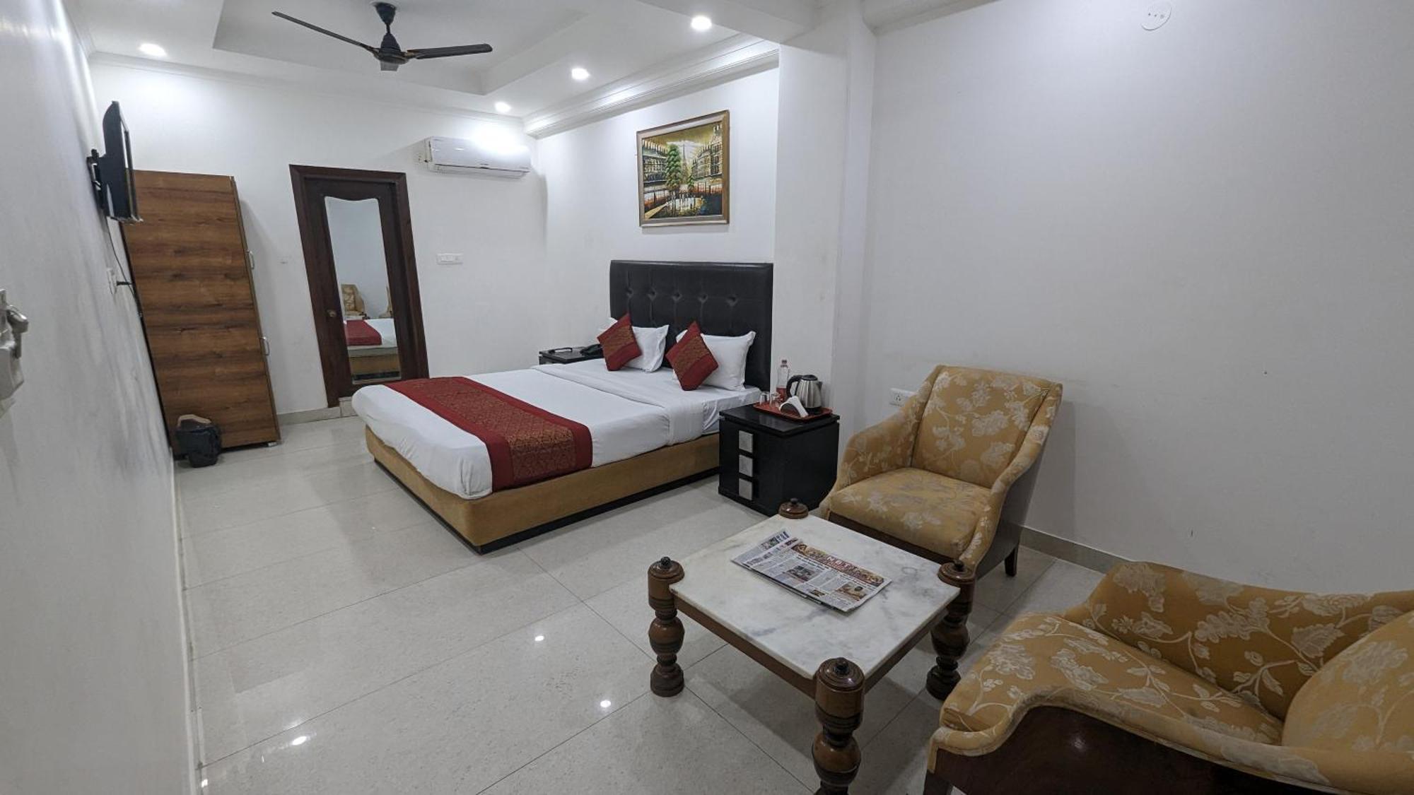 Hotel Moon Taj Near Yashobhoomi Convention Centre Deli Exterior foto